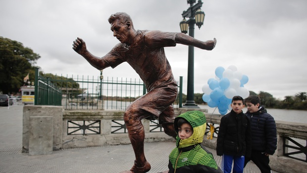 Messi Statue_AP