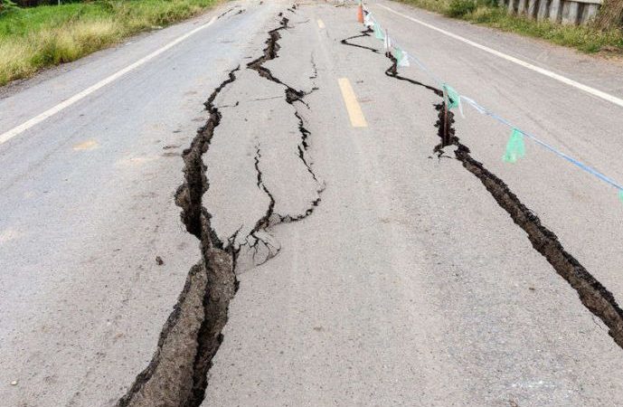 road-crack-earthquake-689x450