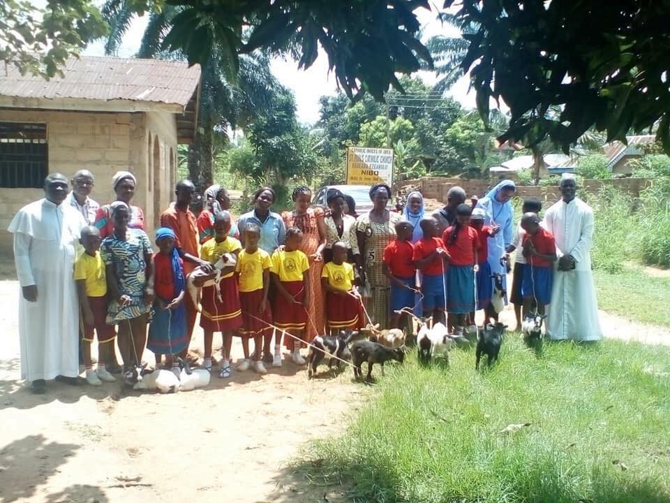 Anambra Primary School Gives Goats As Gifts To Outstanding Students (Photos)