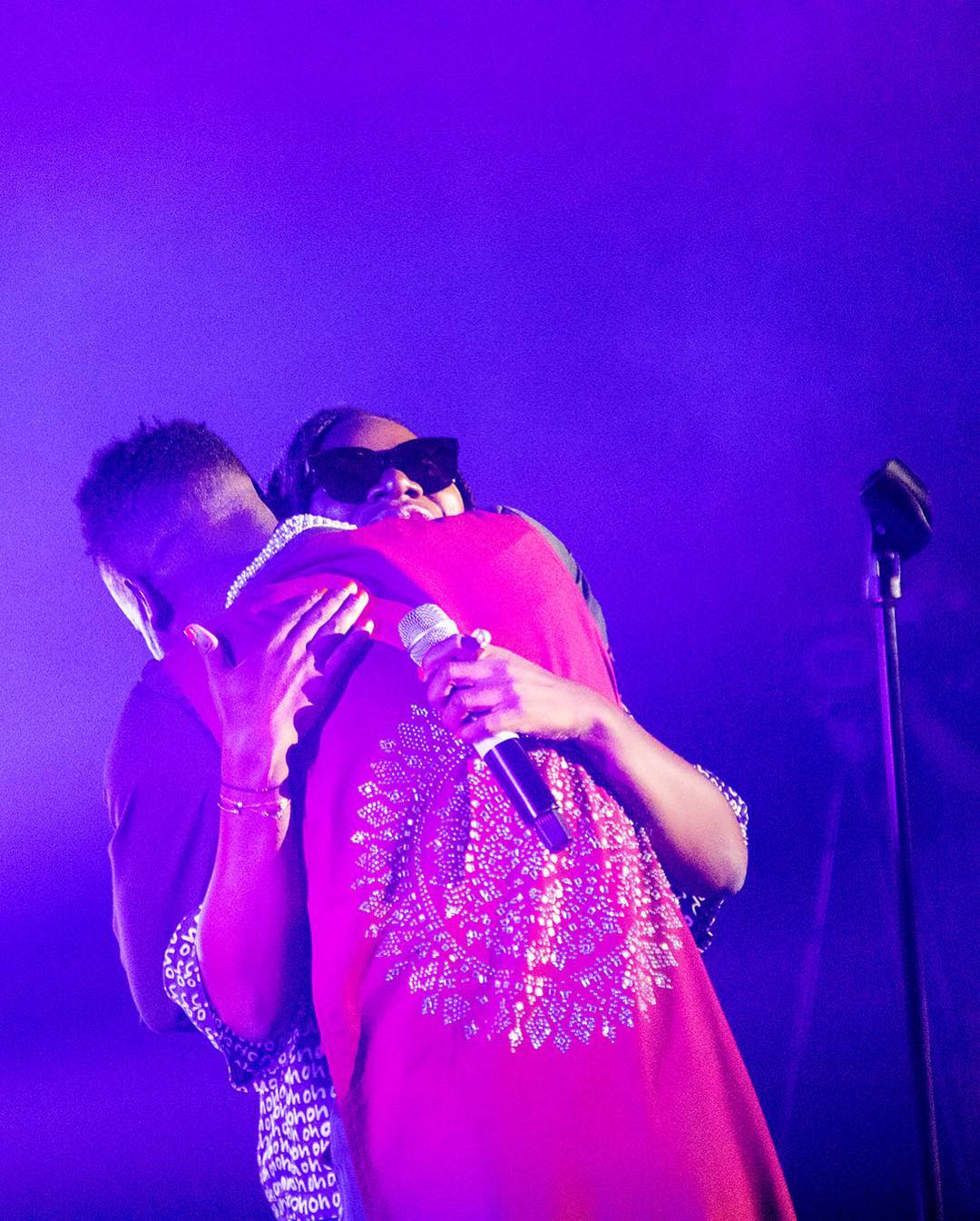 Adekunle Gold Kneels Down For Asa On Stage As They Perform Together